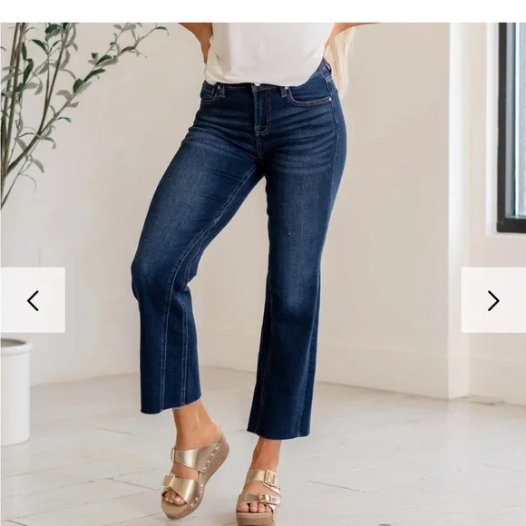 RISEN EVERMORE MID RISE ANKLE FLARE RAW HEM
SIZE 26 x24” - Picture 2 of 5